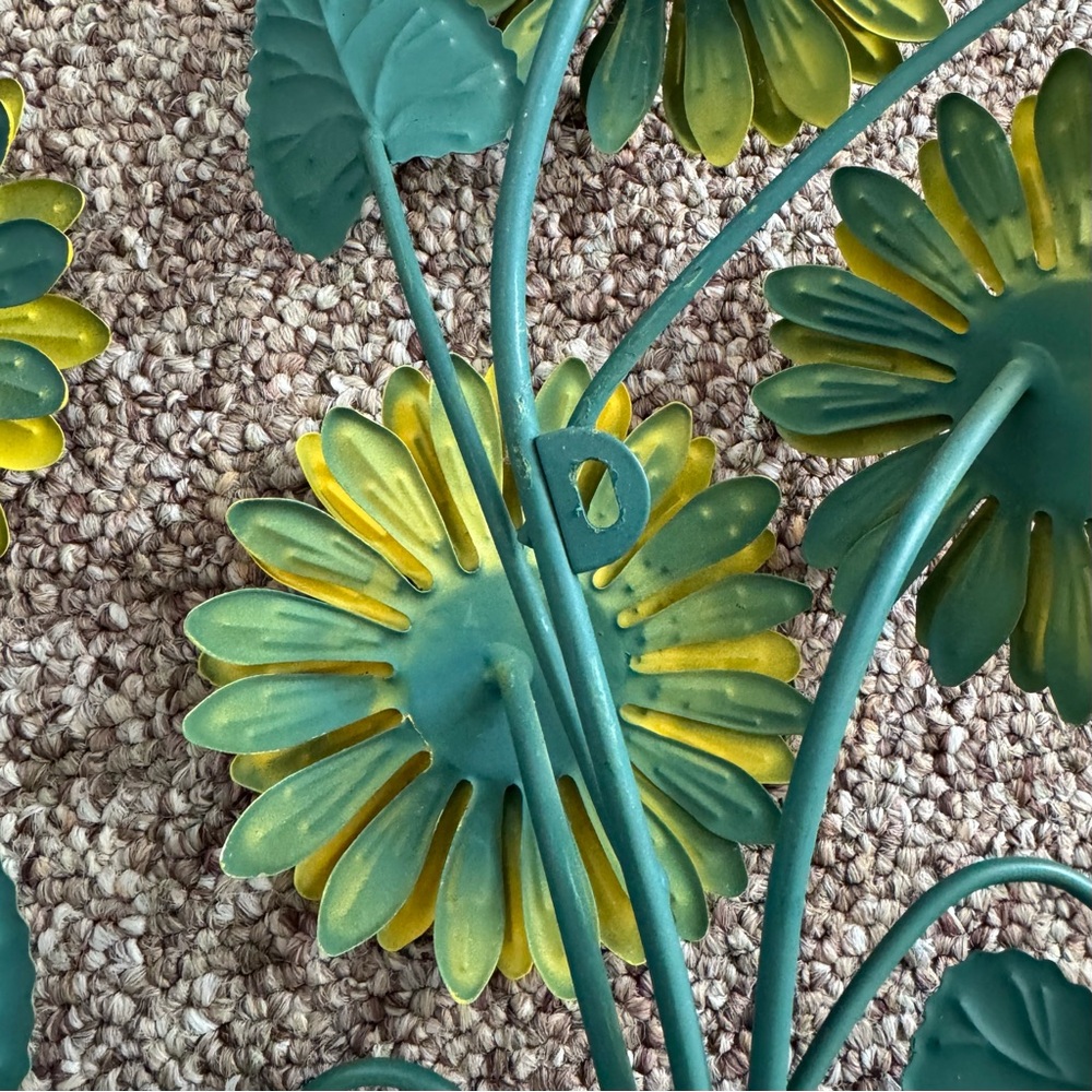 NWOT Pair of Metal Decorative Sunflowers - Picture 5 of 8